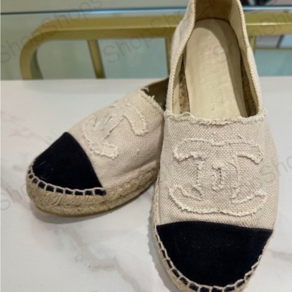 CHANEL Cream Canvas Espadrilles with Black Toe